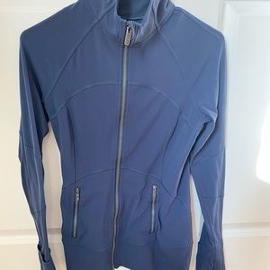 Buttery soft lululemon zippered jacket in Navy. Size 6/8.